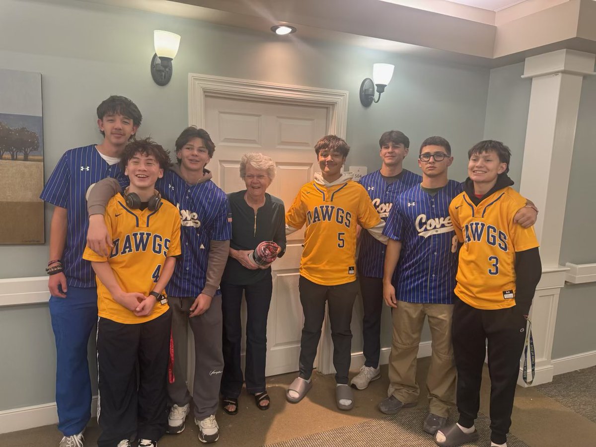 GodawgnationC's tweet photo. Baseball partnered with TexMed to hand out blankets at Stoneybrook assisted living facility to all 60 residents today. https://t.co/obDAZIMEx7
