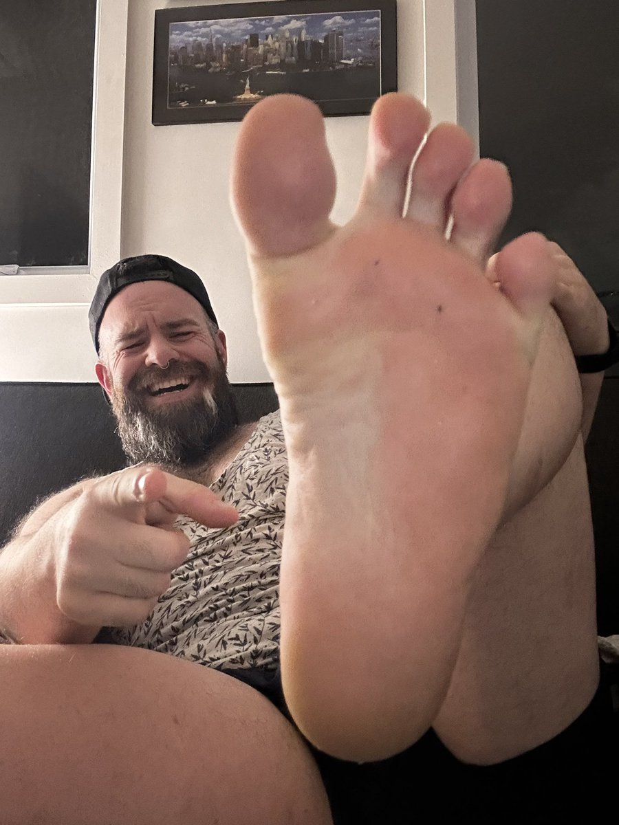mikeystonexxx's tweet photo. Tiny dicked useless creatures paying a tiny dick tax is fucking fire.

They just know what failures they are at being Men. Forced to worship Big Cock.

That's a good weak girl. Send again. 

https://t.co/ZcPIuRSMo0 

#gay #footdom #humiliation #findom #footslave #malefeet #malefeetlovers #footfetish