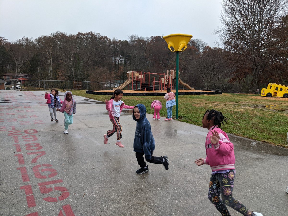 WBESbears's tweet photo. It’s been a wonderful week at Willow Brook! Our students have worked really hard on Winter MVP testing, but we’ve stayed engaged in learning with STEM activities and experiential learning! We are always #ChasingIT  !! @ORSchools https://t.co/jTAGVbNLZK