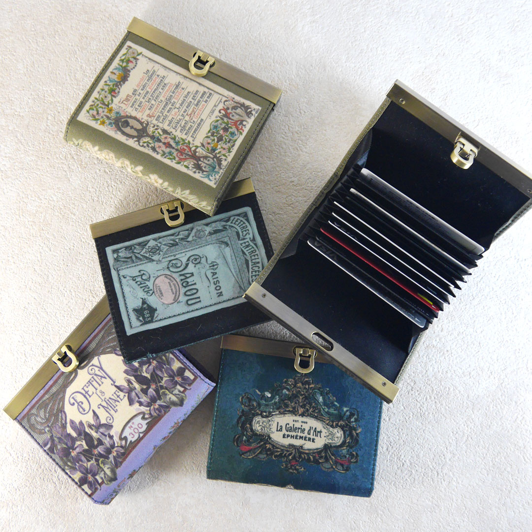 preer_antique's tweet photo. #グランマルシェ お品書き📢
がばっと開く蛇腹カードケース ¥4,900-
口を大きく開くことができ、閉じるとミニマムに◎
じゃばら部分は10ポケット+左右の隙間に3枚ずつ程の
カードが収納可能です。
ぜひブースに現物を見にいらして下さいね♪
#GrandMarche
#立川
#昭和記念公園 https://t.co/AKp644BiKS