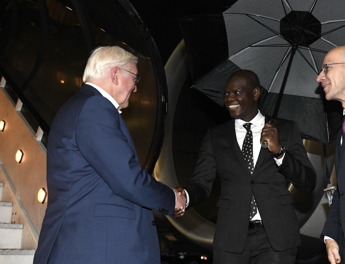 🇩🇪 Federal President Dr Frank-Walter Steinmeier has arrived in 🇿🇦 

Siyakwamukela, Mhlonishwa Mengameli. Welcome Mr President!
