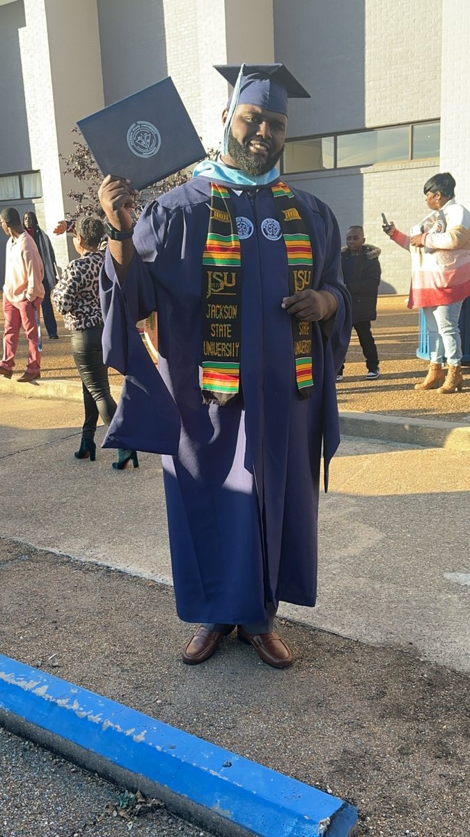 Clo_no_green's tweet photo. From Augusta Tech โก๏ธ East Georgia โก๏ธ Fort Valley โก๏ธ THE Jackson State University. 4๏ธโฃ00 Degrees like Juvenile ๐ฅ
Allow me to reintroduce myself:
Carlos L. Cooper Jr., M.Ed. ๐จ๐พโ๐ซ๐
#2xHBCUGrad
#TheeILove #400Degrees
#JSU
#TheeILove
@JacksonStateU ๐ตโช๏ธ๐
https://t.co/mGmn0LjJ6W
