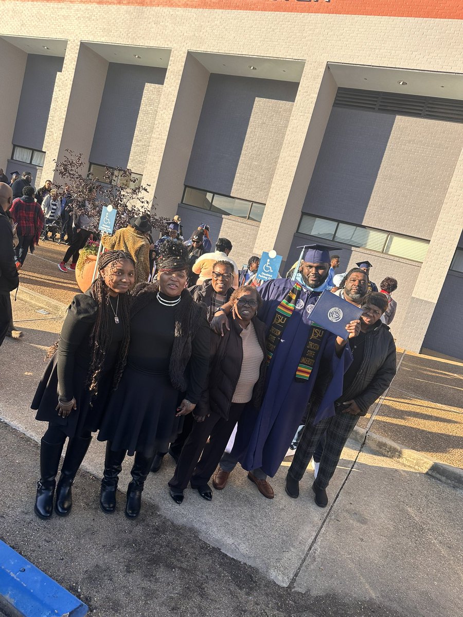 Clo_no_green's tweet photo. From Augusta Tech โก๏ธ East Georgia โก๏ธ Fort Valley โก๏ธ THE Jackson State University. 4๏ธโฃ00 Degrees like Juvenile ๐ฅ
Allow me to reintroduce myself:
Carlos L. Cooper Jr., M.Ed. ๐จ๐พโ๐ซ๐
#2xHBCUGrad
#TheeILove #400Degrees
#JSU
#TheeILove
@JacksonStateU ๐ตโช๏ธ๐
https://t.co/mGmn0LjJ6W