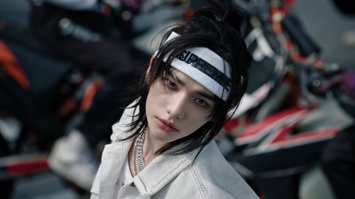 WOW HWANG HYUNJIN