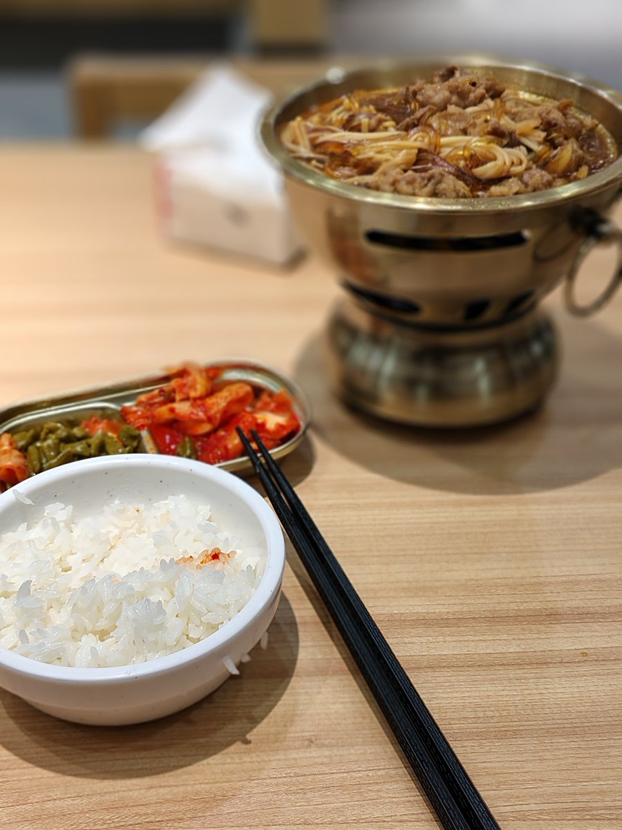 yangjiayuan's tweet photo. Guess  how much for such a meal in Shanghai https://t.co/LPCVOQBsBO