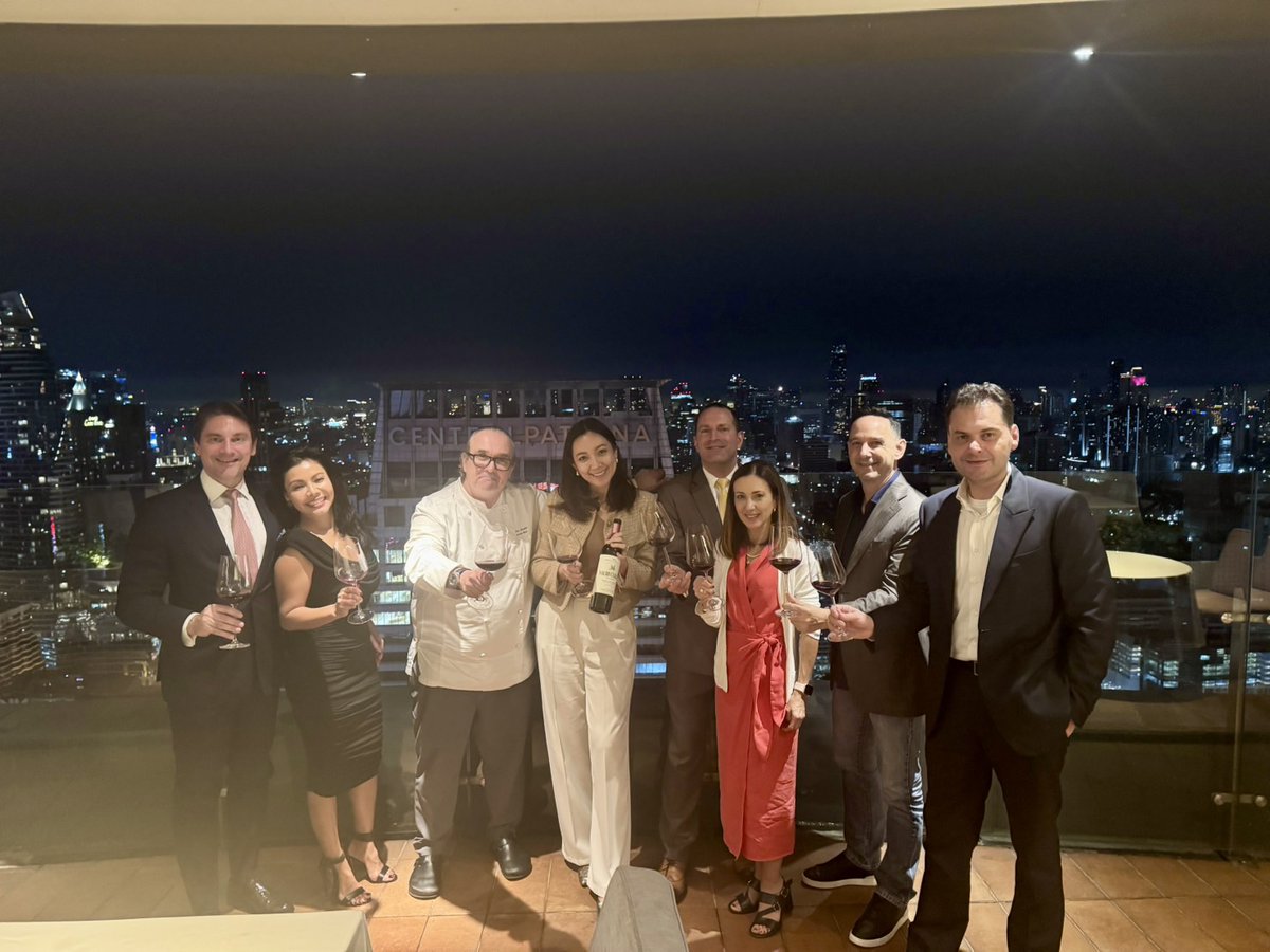 Gfourtaste's tweet photo. 𝐺𝐹𝑜𝑢𝑟 𝑠𝑖𝑛𝑐𝑒𝑟𝑒𝑙𝑦 𝑡ℎ𝑎𝑛𝑘𝑠 𝑜𝑢𝑟 𝑑𝑖𝑠𝑡𝑖𝑛𝑔𝑢𝑖𝑠ℎ𝑒𝑑 𝑔𝑢𝑒𝑠𝑡𝑠 &amp; 𝑀𝑠. 𝑉𝑖𝑟𝑔𝑖𝑛𝑖𝑎 𝐺𝑖𝑚𝑒́𝑛𝑒𝑧 𝑃𝑢𝑐ℎ𝑎𝑑𝑒𝑠 𝑓𝑜𝑟 𝑚𝑎𝑘𝑖𝑛𝑔 𝑡ℎ𝑒 𝑉𝑎𝑙𝑑𝑒𝑐𝑢𝑟𝑖𝑒𝑙 𝑊𝑖𝑛𝑒 𝐷𝑖𝑛𝑛𝑒𝑟 𝑎𝑡 𝑈𝑛𝑜𝑚𝑎𝑠, 𝑆𝑝𝑎𝑛𝑖𝑠ℎ 𝑅𝑒𝑠𝑡𝑎𝑢𝑟𝑎𝑛𝑡🍷🍷 https://t.co/yu1nQlGuAK
