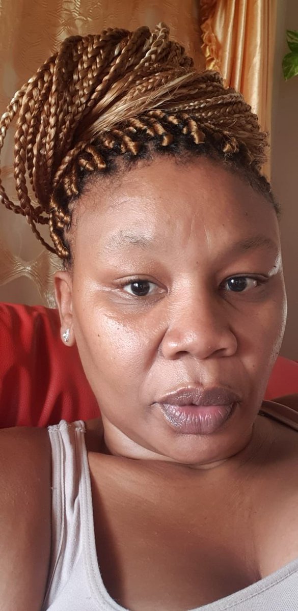 ur_dwabz's tweet image. This is Leseli Mashigo known as Sedi. She sold me a car, to which I paid a portion of the money that was needed. In addition, for months she has been making excuses to why she hasn’t given me the car and I just found out that the car that she sold belongs to her niece