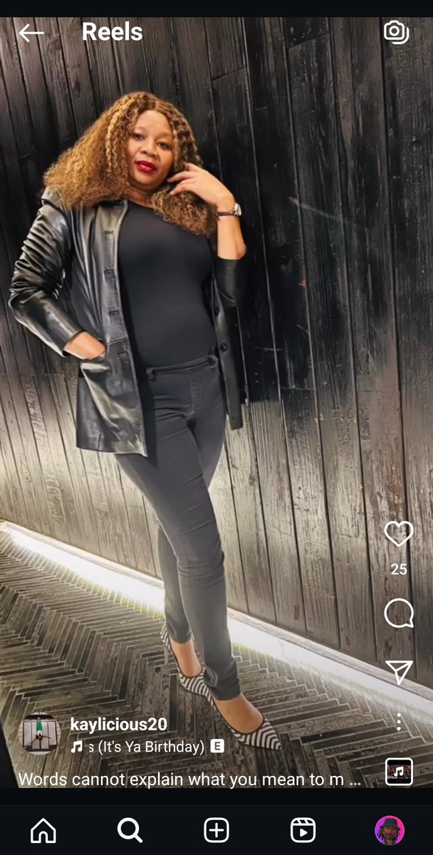 ur_dwabz's tweet image. This is Leseli Mashigo known as Sedi. She sold me a car, to which I paid a portion of the money that was needed. In addition, for months she has been making excuses to why she hasn’t given me the car and I just found out that the car that she sold belongs to her niece