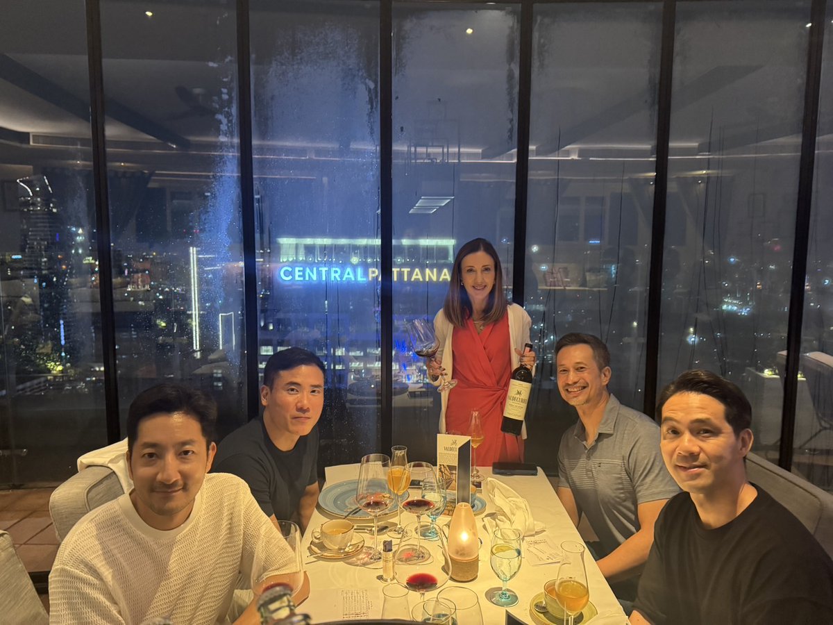 Gfourtaste's tweet photo. 𝐺𝐹𝑜𝑢𝑟 𝑠𝑖𝑛𝑐𝑒𝑟𝑒𝑙𝑦 𝑡ℎ𝑎𝑛𝑘𝑠 𝑜𝑢𝑟 𝑑𝑖𝑠𝑡𝑖𝑛𝑔𝑢𝑖𝑠ℎ𝑒𝑑 𝑔𝑢𝑒𝑠𝑡𝑠 &amp; 𝑀𝑠. 𝑉𝑖𝑟𝑔𝑖𝑛𝑖𝑎 𝐺𝑖𝑚𝑒́𝑛𝑒𝑧 𝑃𝑢𝑐ℎ𝑎𝑑𝑒𝑠 𝑓𝑜𝑟 𝑚𝑎𝑘𝑖𝑛𝑔 𝑡ℎ𝑒 𝑉𝑎𝑙𝑑𝑒𝑐𝑢𝑟𝑖𝑒𝑙 𝑊𝑖𝑛𝑒 𝐷𝑖𝑛𝑛𝑒𝑟 𝑎𝑡 𝑈𝑛𝑜𝑚𝑎𝑠, 𝑆𝑝𝑎𝑛𝑖𝑠ℎ 𝑅𝑒𝑠𝑡𝑎𝑢𝑟𝑎𝑛𝑡🍷🍷 https://t.co/yu1nQlGuAK