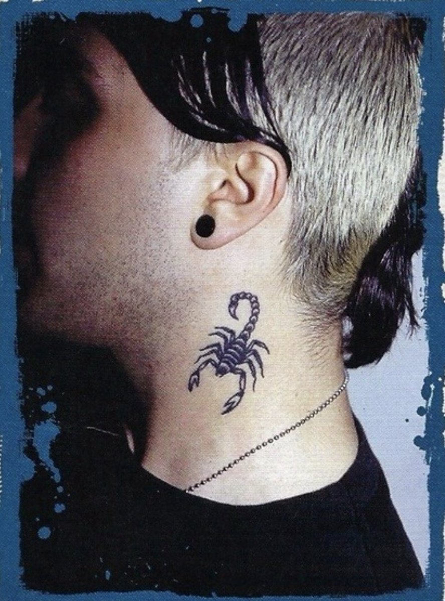 FrankOnThisDay's tweet photo. On this day in 2002:

My Chemical Romance played in Richmond, VA. But more importantly, today was the day that Frank got his iconic scorpion neck tattoo. Here is Frank telling that story, a photo of him from the day after, and how it looks now in present-day (taken by me) https://t.co/BWnjAC6WLa