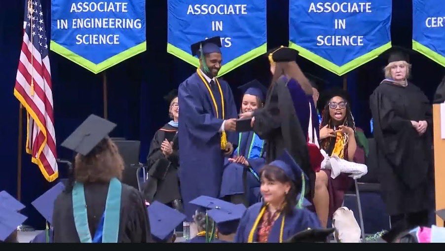 djmaster_music's tweet image. From first-gen to Supply Chain grad – celebrating milestones and new beginnings! 🎓✨ 
#Classof2024   #FirstGenGrad