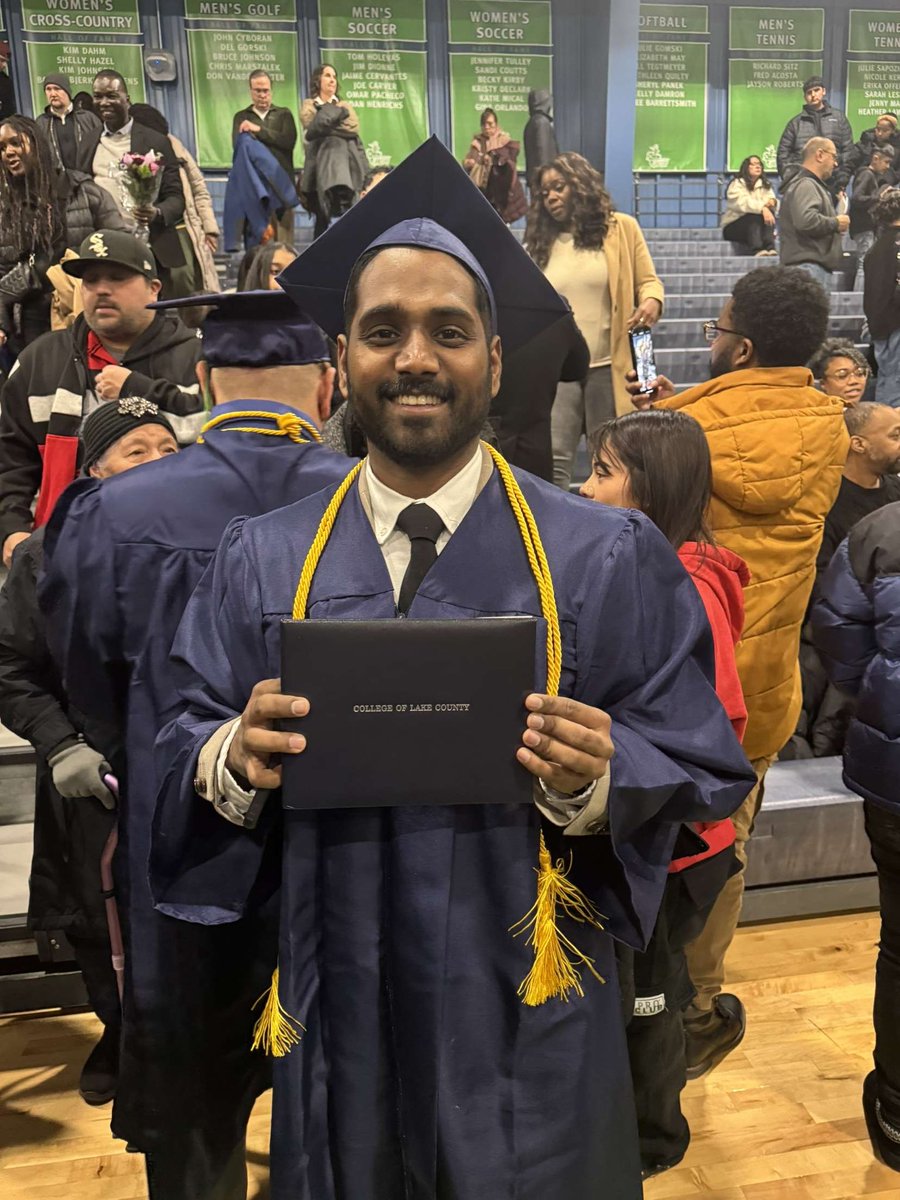 djmaster_music's tweet image. From first-gen to Supply Chain grad – celebrating milestones and new beginnings! 🎓✨ 
#Classof2024   #FirstGenGrad