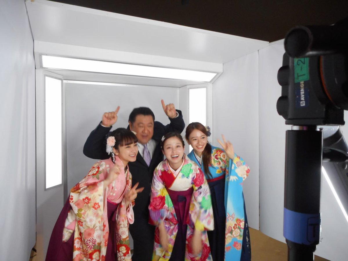 H_KANNA_0203's tweet photo. 栄養学校卒業！早いなぁ、、、
4人の班が楽しすぎて楽しすぎて🥹
実はこの卒業式のシーンがこのメンバーで最初の撮影だったんです。。
それでもサッチンとカスミンのあの掛け合いでうるっときました。
モリモリが背中を押してくれた言葉も結ちゃんとしてすんなり心に入ってきました。
#朝ドラおむすび https://t.co/2BCIIkuhri