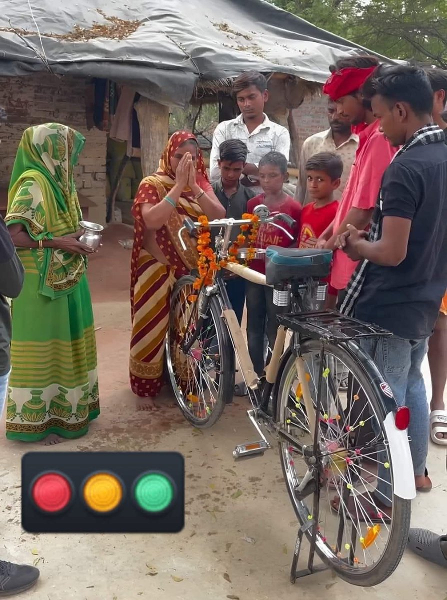 BspVoice's tweet photo. गरीब के लिए नयी सायकिल भी किसी #_BMW कार से कम नहीं होती 😊 https://t.co/gOEeYOQboC