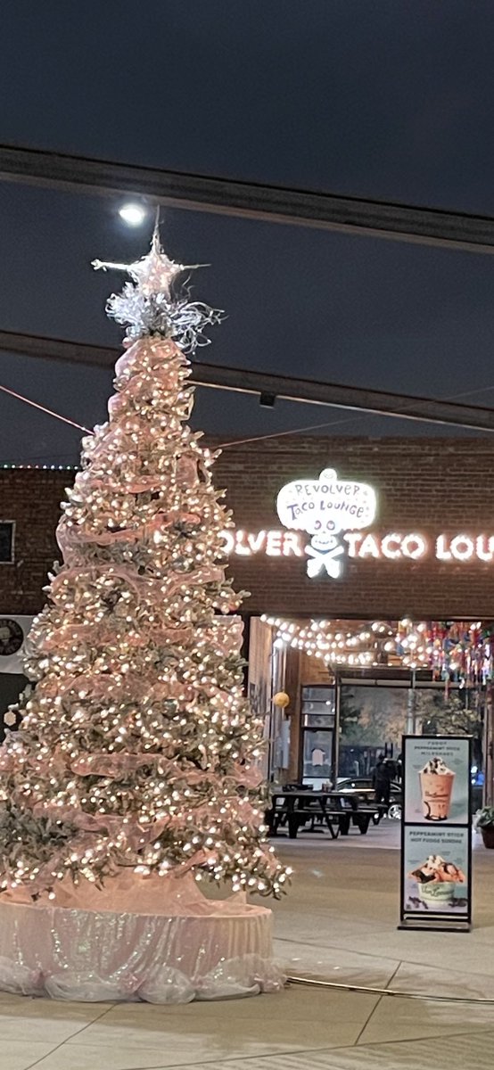 mikep_fit's tweet image. Christmas trees and tacos.  #deepellum #revolvertaco