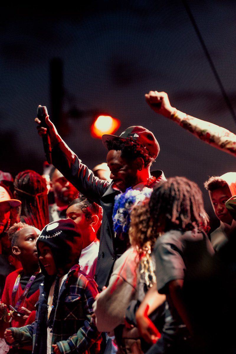 kdotsmedia's tweet photo. kendrick lamar at TDE christmas concert 
📸: @WHOISMRKOA https://t.co/O0z2tnmav1
