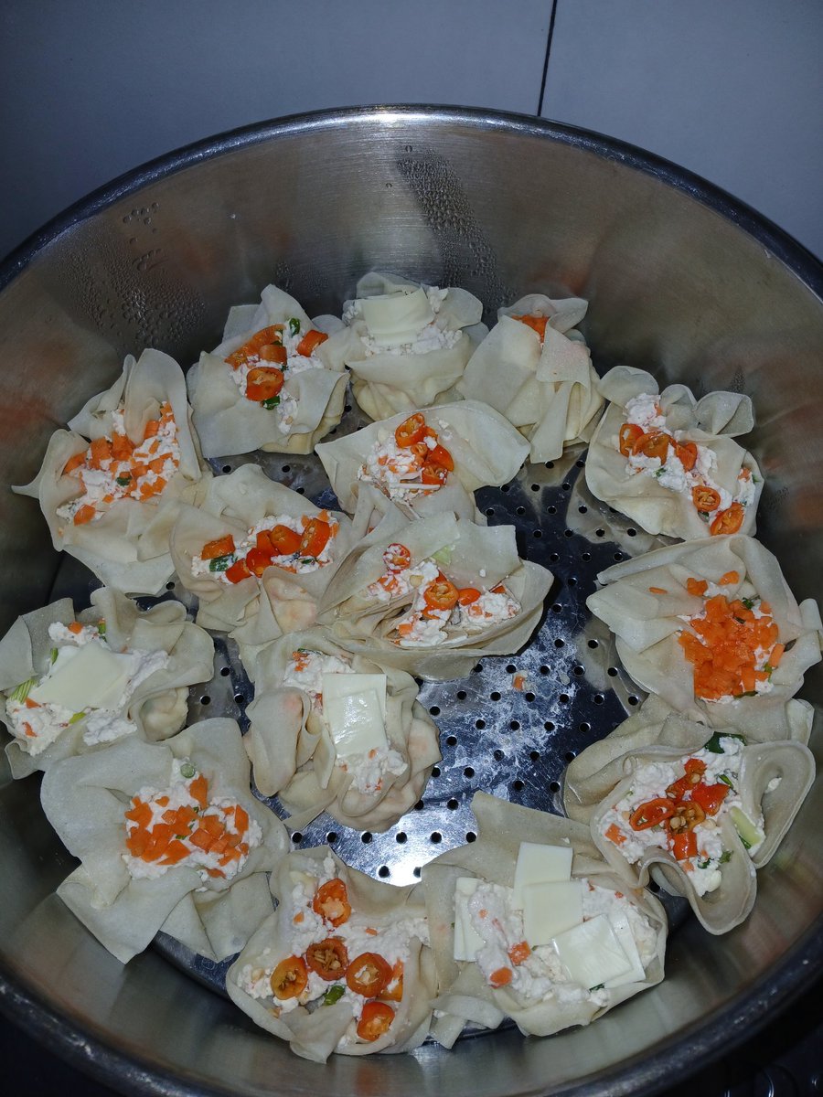 PLIS SIAPAPUN AJARIN BIKIN DIMSUM
INI KEK APAAN ANJRTT 😭😭😭
MALAH KEK SOMAY 😭😭😭
UDAH MASAKKKKK BERDIRI CAPEEE CAPEE MALAH JDI ANCUR SEMUA 😭😭😭
NEMPELNEMPELLL JDI KEK GAKKK RAPI RAJIN 😭😭😭
BENCI MEMASAK AKUU 😫😫😫😫