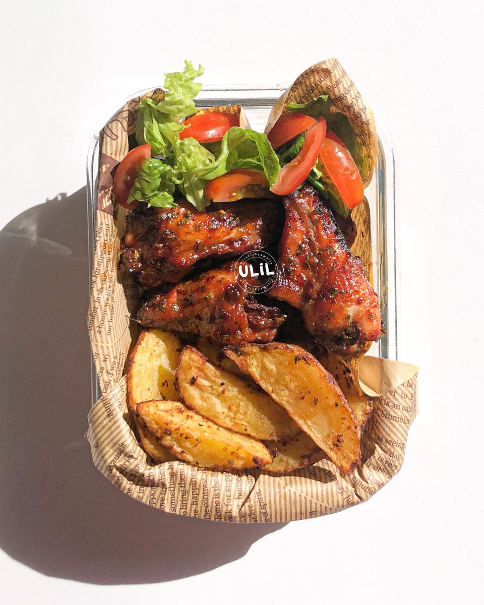 Resep Bbq Chicken Wings 🍗 (ala aku)

Ini resep menu yang ku buat untuk bekal hari ini, soalnya semangat nyobain air fryer baru punyaku 😆 
Resepnya bisa dibilang simple kok ini 🥰

- a thread