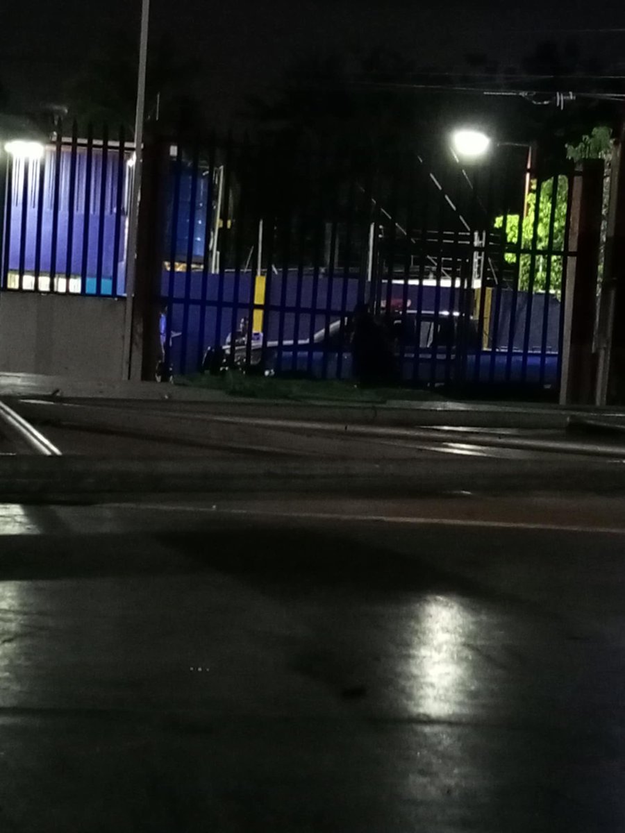 mpatricia_m's tweet photo. Policía bajo asedio de laicos en las parroquias que celebran a la Virgen de Guadalupe. “Nos toman fotos y videos para meternos en miedo”
#iglesiaperseguidani
#SOSNicaragua
#DictaduraCriminal https://t.co/b1OWEeGSF7
