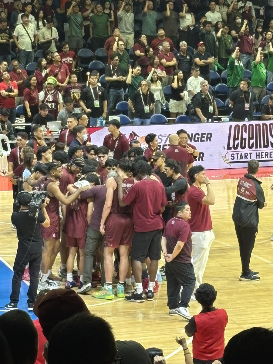 troobie_md's tweet image. Drown out all the noise &amp;amp; negativity. Focus on the goal at hand. Play hard &amp;amp; stay strong #UPFightingMaroons! Nandito lagi ang Titas &amp;amp; Titos of the #UPCommunity to support &amp;amp; #UPFight for you! Embracing you all tightly! Praying for wisdom, strength &amp;amp; good health for you all! ✊🏼💚♥️