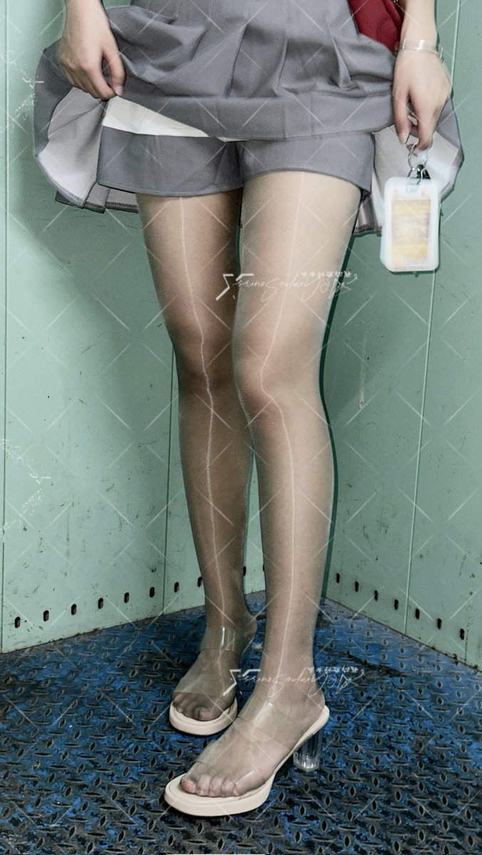 油亮灰丝别有一番风味啊<a href="/Honeyhoney9301/">蝴蝶🧚🏼‍♀️</a> #老师 #调教 #母狗 #女友分享 #丝袜美腿 #高跟鞋 #原味 #同城 #同城线下 #淫妻分享 #绿帽分享 #出卖女友 #教师日常 #情趣