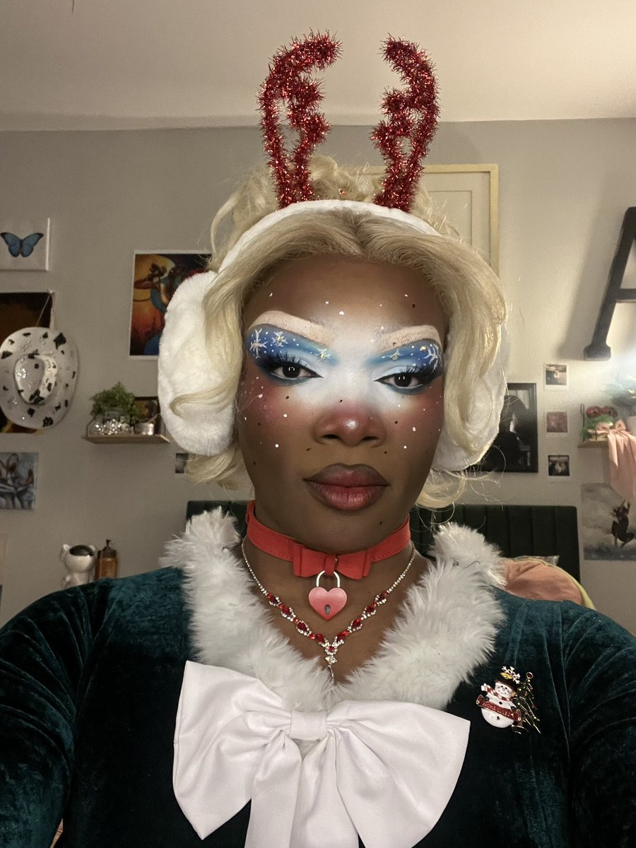 Anania00's tweet image. i really do this makeup shit fr