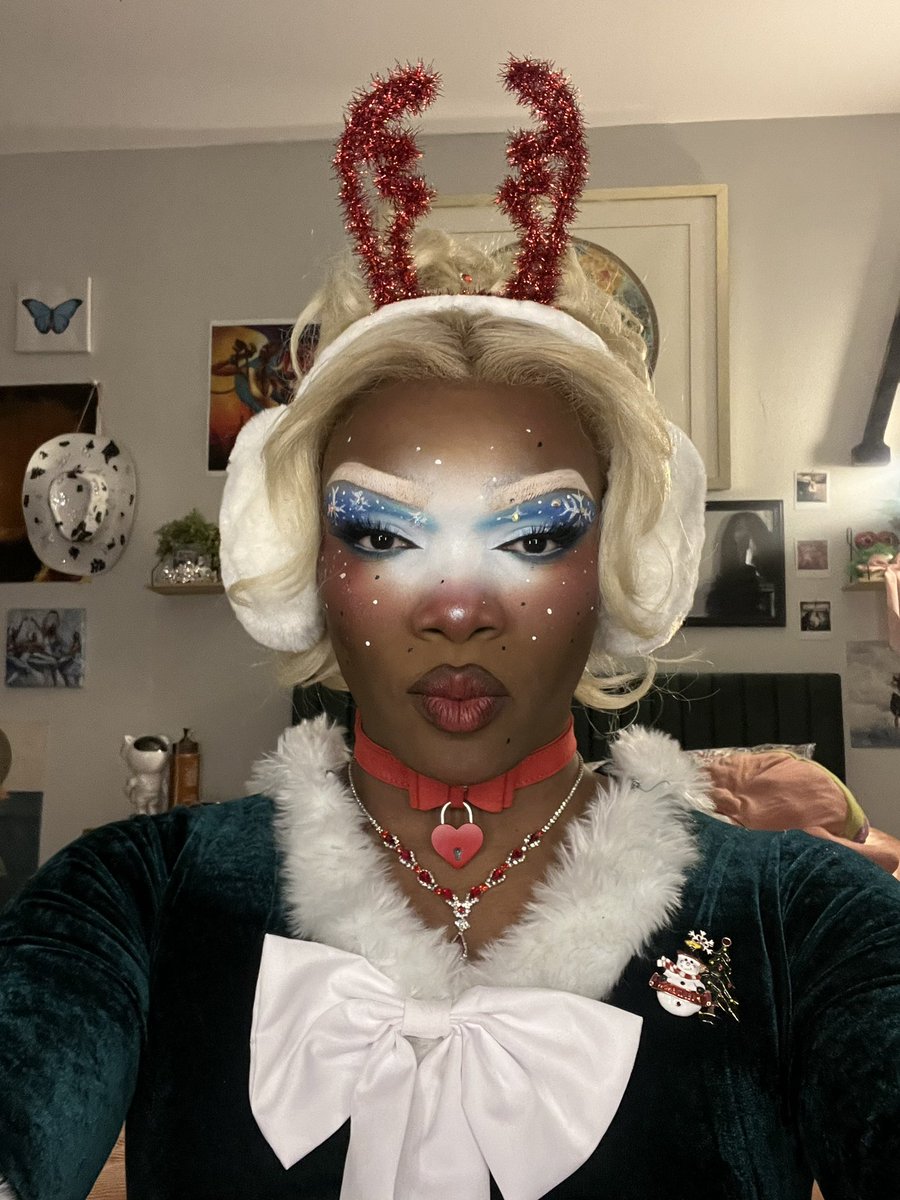 Anania00's tweet image. i really do this makeup shit fr