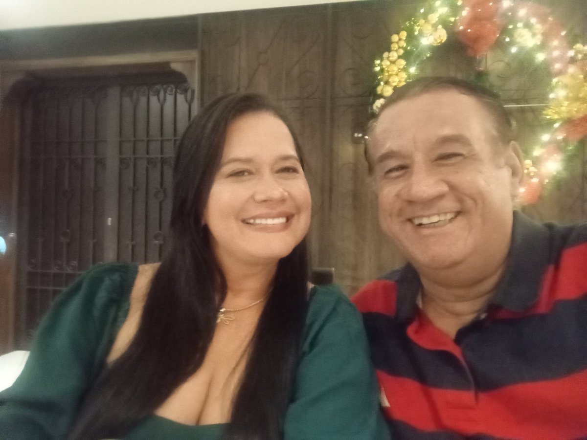 GFNU2021's tweet photo. Noche de Periodistas y que honor el poder compartir con una excelente profesional, gran Mujer y consagrada Madre, Dios te bendiga @MaritzaCuetoP1 https://t.co/wKDY7UijjD