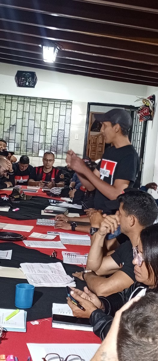 TupamaroMRT_'s tweet photo. "En @AmazonasMRT2 con la fuerza de nuestros ancestros nuestra militancia asume un rol de vanguardia ante el asedio que el imperialismo aplica todos los días para desmoralizar y doblegar, nosotros les decimos que ¡No podrán!". Enfatizó Ricardo Infante Secretario de Organización. https://t.co/ELaaikLqz2