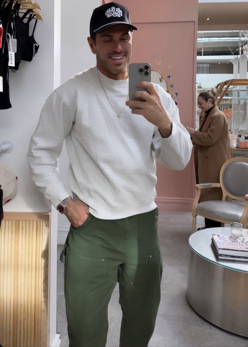 NatesMoobs's tweet image. Can I say something? Joey Zauzig edition. 🥵 #JeffLewisLive