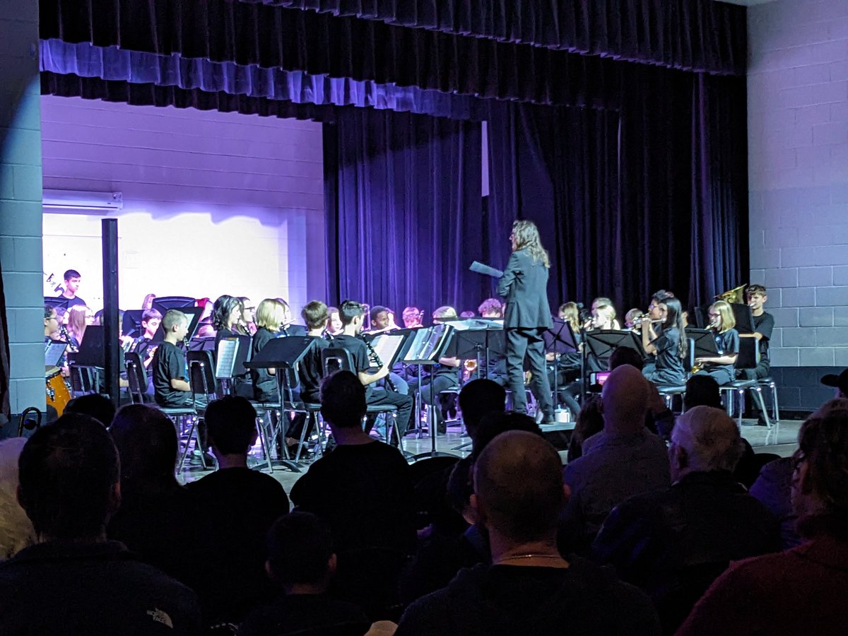 The Aspen Creek Coyote Band is giving us a treat tonight! Way to go, musicians!