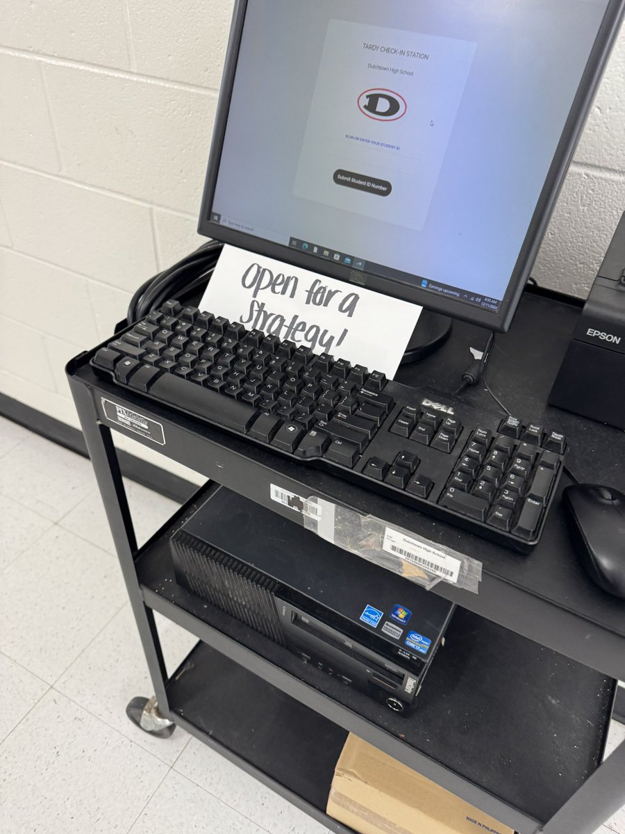 DHS New Teachers had fun participating in a Stra-Ta-Tree (Strategy) scavenger hunt for a holiday themed PD. We reflected on all the things that went well this semester and what we can do to start next semester even stronger. #HappyHolidays ❤️🎄