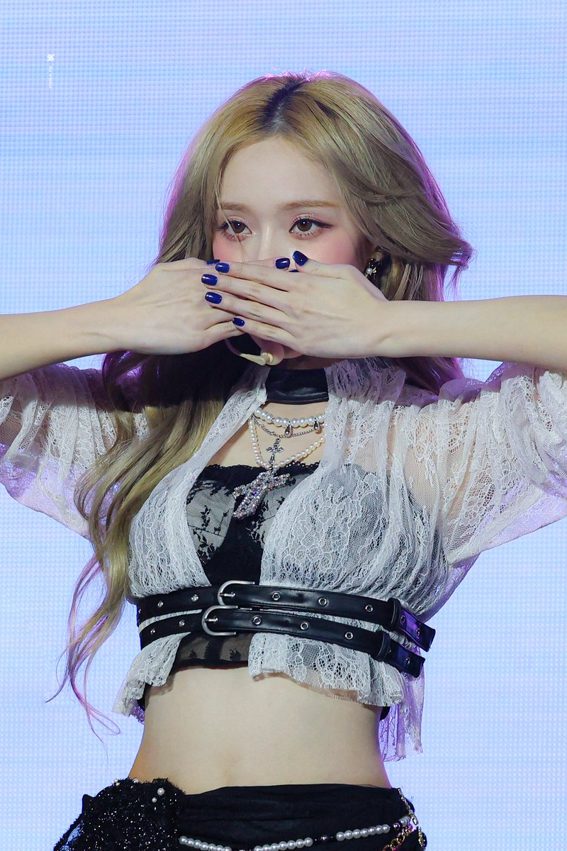 pervvcent's tweet photo. 241117

#WINTER #윈터 #aespa #에스파 https://t.co/FOXoVsbH4h