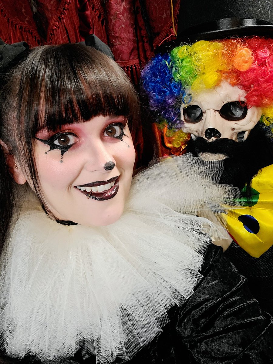 everretta_'s tweet image. Ready for the Muder Circus! Going live now for a first look at the new event 🤡🤠🎪❤️