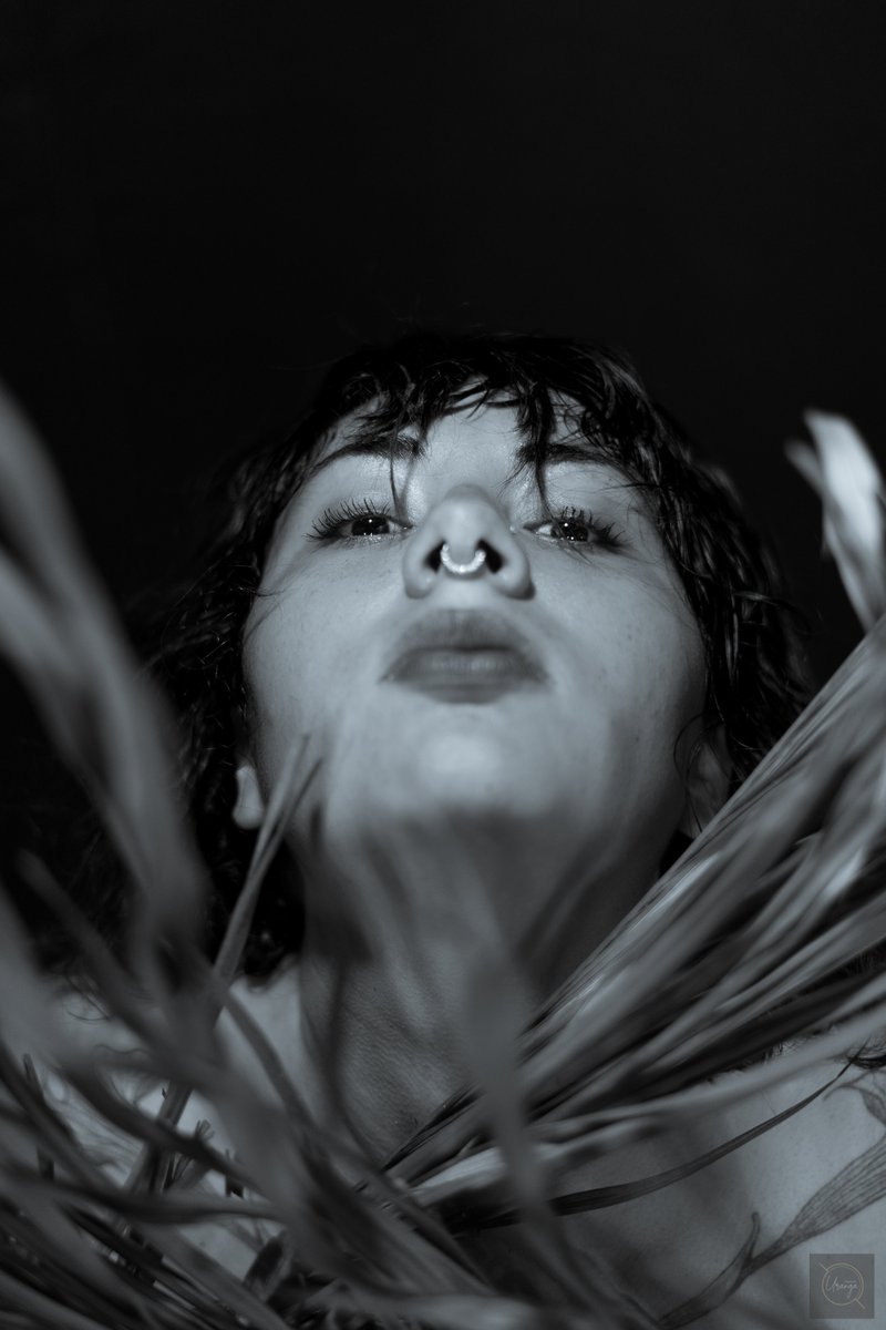 Urangafoto's tweet photo. #urangafoto #retrato #portrait #portraitphotography #portraits #portraitmood #portraitpage #portraitphotographer #portraitvision #portraitart #sesiondefoto #fotografiaderetrato #fotografo #photographer #blackandwhite #blackandwhite #hand #face #faceit #limit https://t.co/vwMzaeZLgj