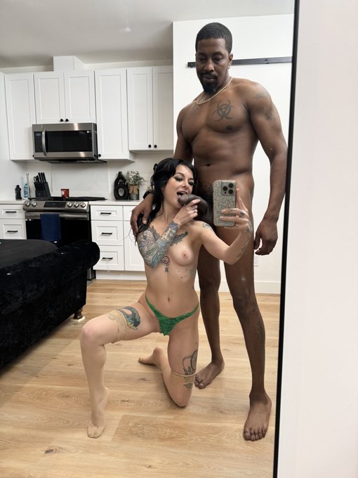 Watch The Grey/DelRay Alt Porn Buffet's leaked NSFW photo on TwXstars