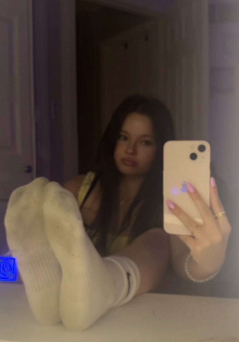 servesavanna's tweet photo. my socks make ur dumb wallet cry https://t.co/OGaVdJUXgG