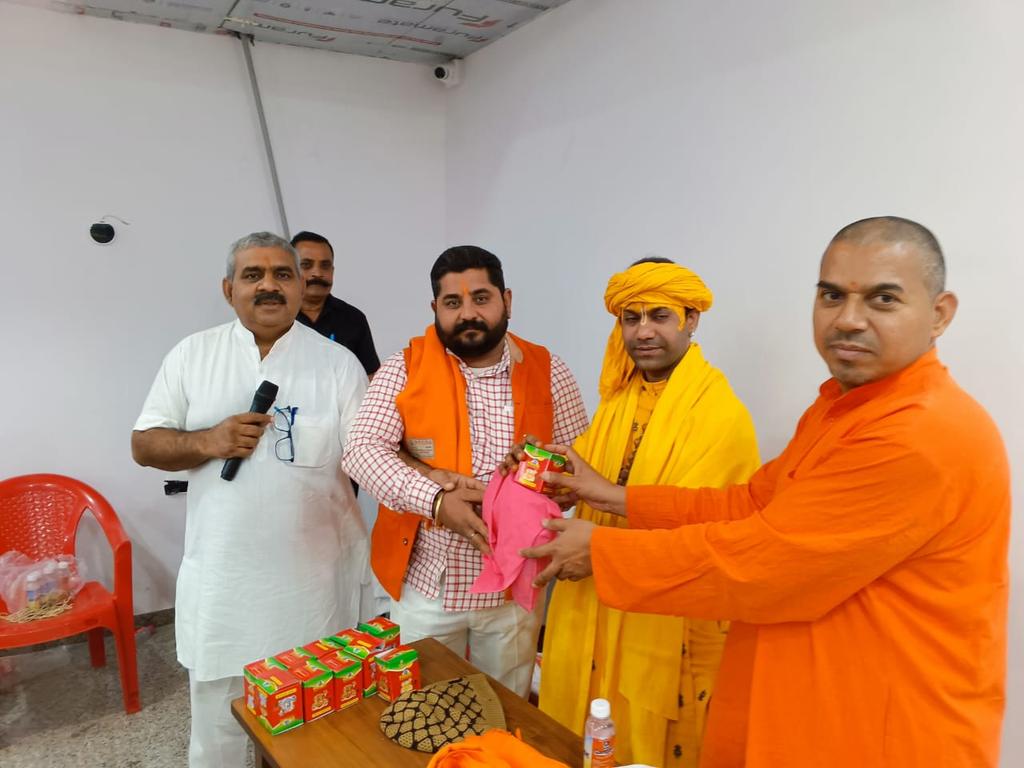 snjoshee's tweet photo. गौमाता को राष्ट्र माता व राज्य माता का दर्जा दिलाने के लिए गिलहरी की तरह प्रयास, https://t.co/A8VrtriPSh