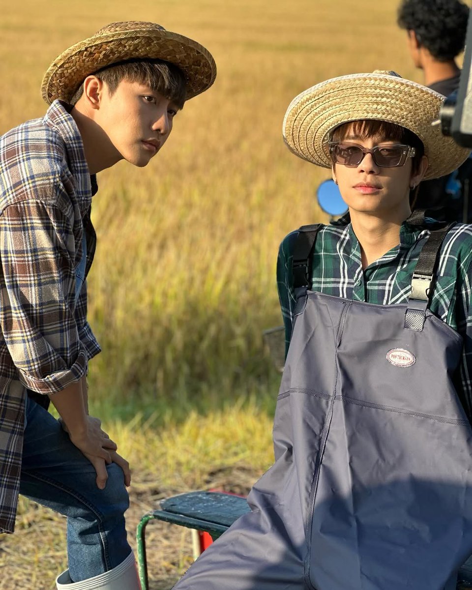 _TipsyGnome_'s tweet photo. When the boys were filming Escape To Homestay 🦖🖤🏡
#เพื่อนผมมีมรดกเป็นโฮมสเตย์ครับ
#EscapeToHomestay
#พร้อมมาร์ค #PromMark
#prompayy #MSIWAT https://t.co/eS37PIodd0