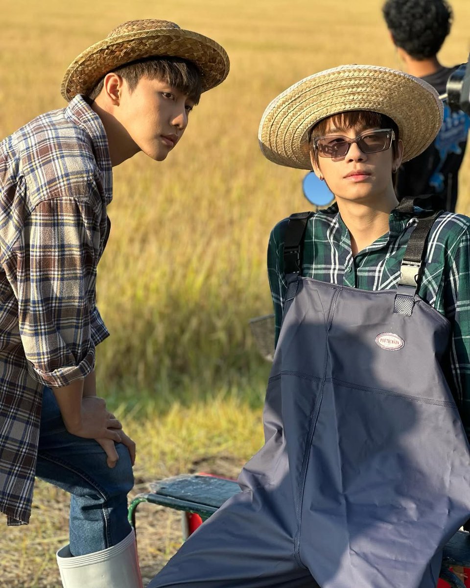 _TipsyGnome_'s tweet photo. When the boys were filming Escape To Homestay 🦖🖤🏡
#เพื่อนผมมีมรดกเป็นโฮมสเตย์ครับ
#EscapeToHomestay
#พร้อมมาร์ค #PromMark
#prompayy #MSIWAT https://t.co/eS37PIodd0