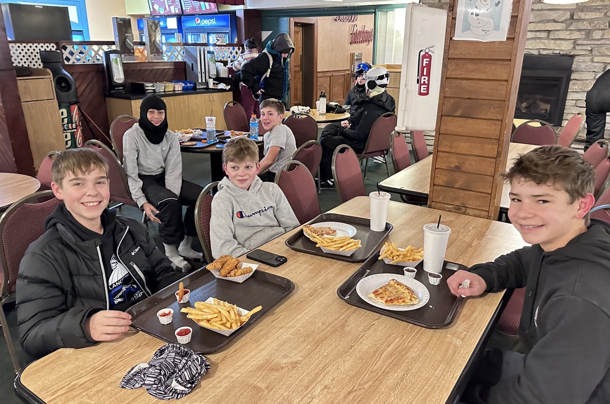 WHMS SKI &BOARD CLUB tweet media