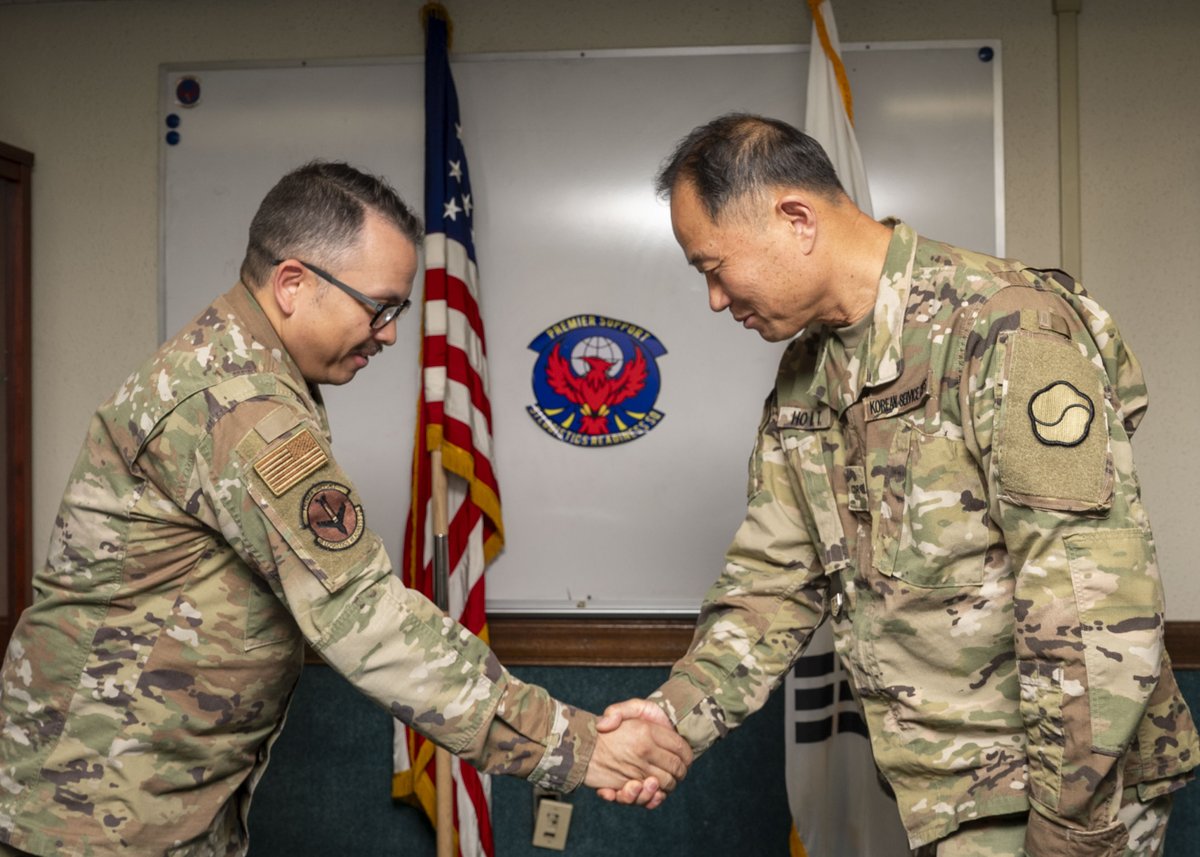 🇺🇸 - 🇰🇷 <a href="/USAirForce/">U.S. Air Force</a> 51st Logistics Readiness Squadron and Korean Service Corps unite to enhance relationships and readiness, marking the successful conclusion of simulated contingency operations training at <a href="/51stFW/">Osan Air Base</a>. #FreeAndOpenIndoPacific #FriendsPartnersAllies <a href="/PACAF/">PACAF</a>