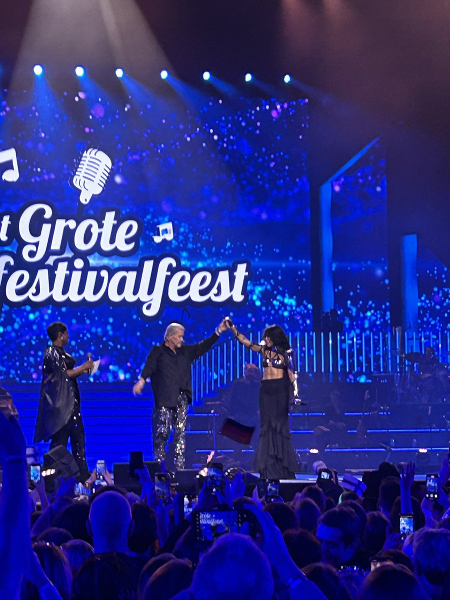 subwooIfer's tweet photo. Hello reappearing on tl to say I went to het grote tonight and had a frickin fabulous night x https://t.co/weHhy6nY5Y