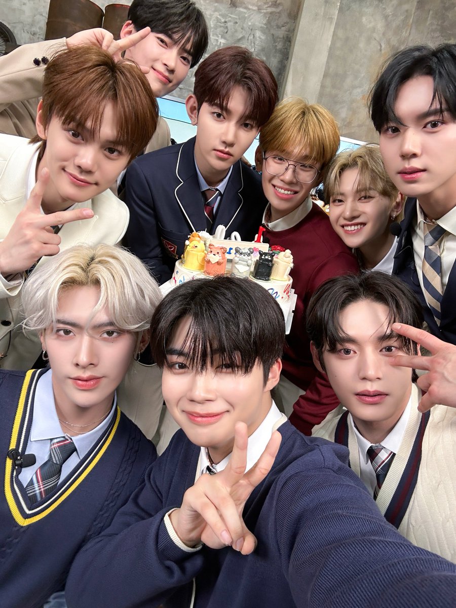 tenasia_'s tweet photo. 🏆12월 "아티스트 TOP10" 투표 중🏆
📀#KPOP #BOY #ARTIST 부문📀
🥇 현재 순위 🥇
1️⃣ #하성운 #HASUNGWOON
2️⃣ #라이즈 #RIIZE
3️⃣ #강다니엘 #KANGDANIEL
4️⃣ #제로베이스원 #ZEROBASEONE
📆Deadline (12/22, 23:59(KST)
📍Vote (https://t.co/CMZOL8PslV)
#BOYS #ARTISTS #이벤트 #아탑텐 #TOP10 https://t.co/yZUyKA9Z36