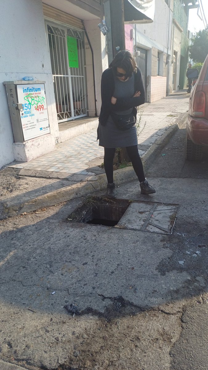 Atención, <a href="/Telmex/">Teléfonos de México</a> hay un registro sin tapa en la esquina de pino y Cerezo, en la colonia del Fresno en Guadalajara. Está justamente en el paso peatonal, con alto riesgo de generar un accidente. Favor de atender reporte a la brevedad