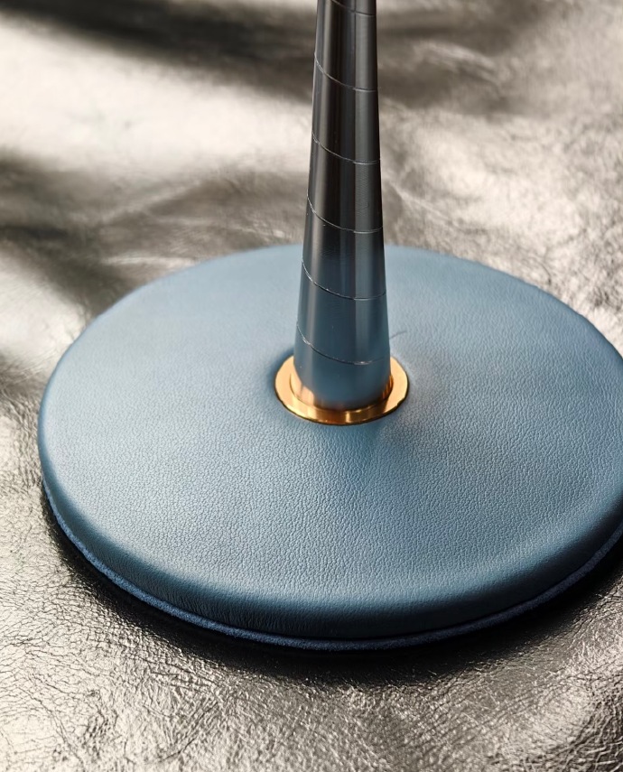ddhifi_com's tweet photo. Look at this! It seems that the HS270 Headphone Stand is going to have new color added! 🤩

#ddHiFi #HeadphoneStand #HS270 #HiFiStand https://t.co/ZaKFfRkXwJ