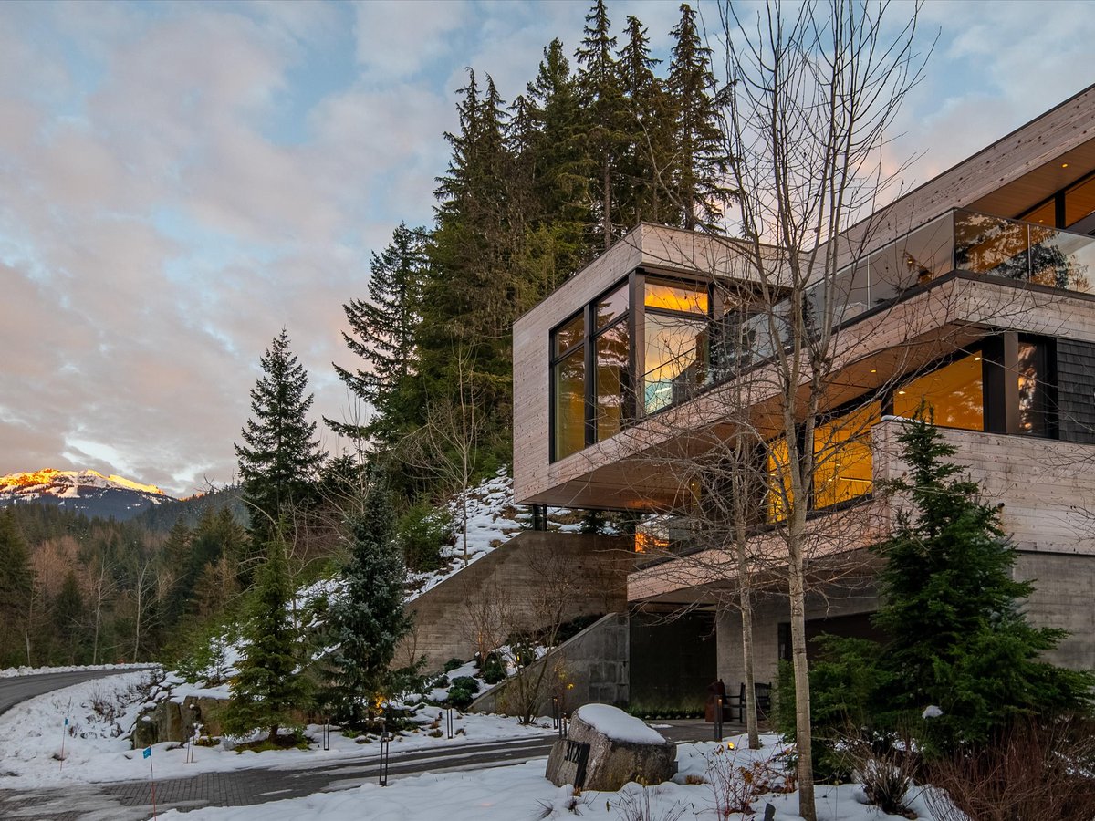 DaveBurch's tweet photo. SOLD

It is a great pleasure to negotiate, secure, and hand over the keys to this exceptional Lakecrest residence in Alta Vista, Whistler.

Highest sale in Whistler in the past 8 months*

📍 Lakecrest, Whistler
Offered at: $11,995,000
 Listed by Whistler Real Estate Company
*WLS https://t.co/In96qkBDeo