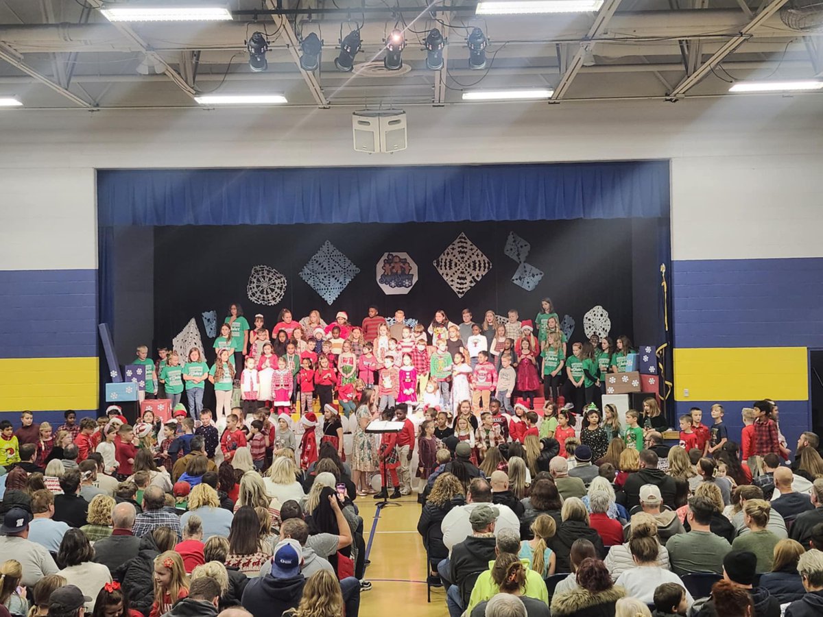 Mrs. Edens put on a fantastic Holiday Program tonight! It was great to see the Waverly Choir as well as our 2nd and 3rd graders show off what they have been working on in class!