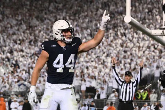 _DearOldState's tweet photo. OFFICIALLY THE BEST TIGHT END IN COLLEGE FOOTBALL!!

Your 2024 Mackey Award winner!!! Congratulations, Tyler Warren! https://t.co/NyQoNlg0qF