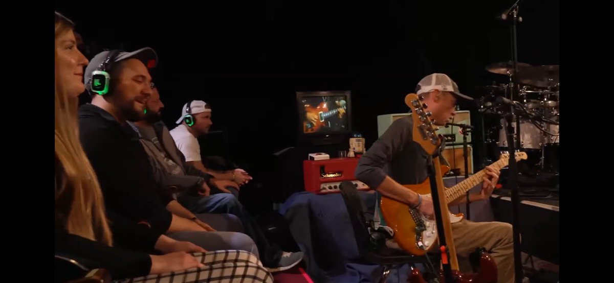 Dude sittin behind Jake who can’t contain his glee during the Jubilee makes me 😃